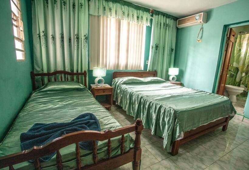 پانسیون Casa Dayami De Cervantes