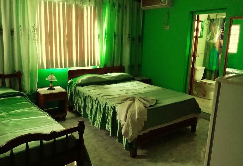 پانسیون Casa Dayami De Cervantes