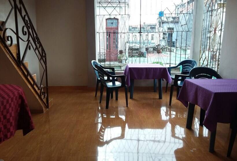 پانسیون Casa Dayami De Cervantes