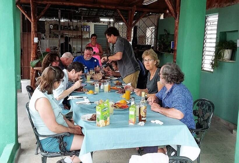 پانسیون Casa Dayami De Cervantes