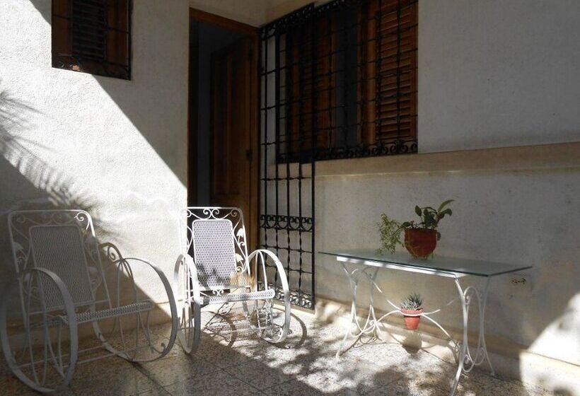 پانسیون Hostal Torre Sur