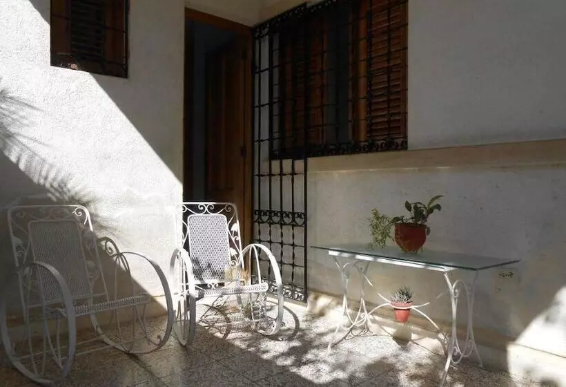 پانسیون Hostal Torre Sur