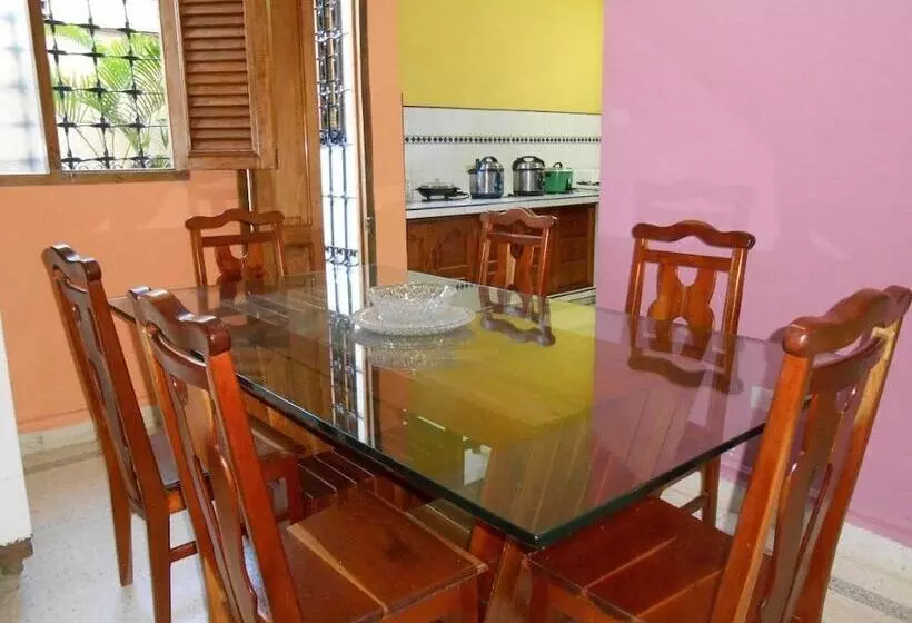 پانسیون Hostal Torre Sur