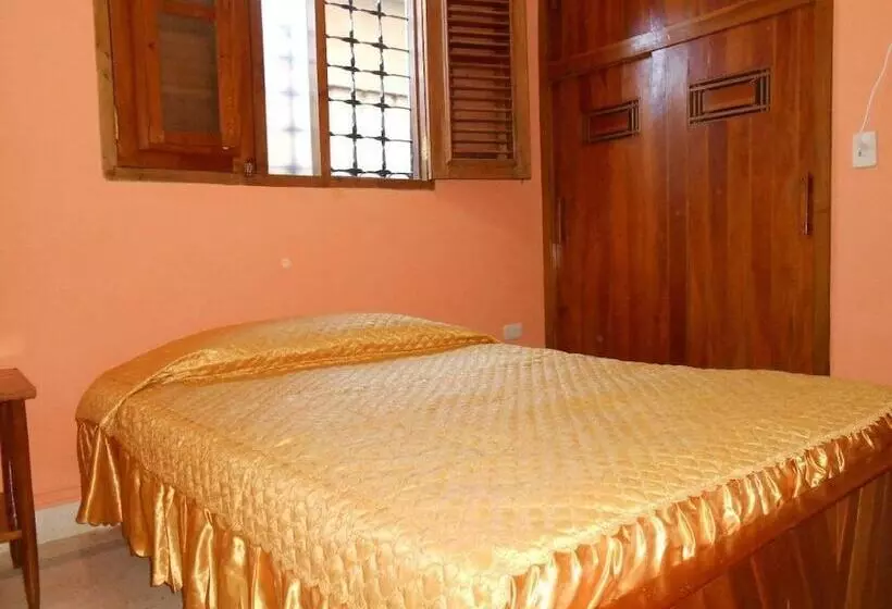 پانسیون Hostal Torre Sur