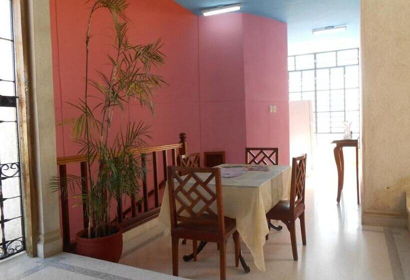 پانسیون Hostal Torre Sur