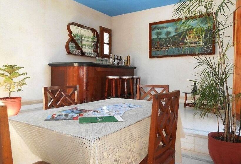 پانسیون Hostal Torre Sur