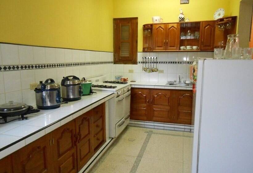 پانسیون Hostal Torre Sur