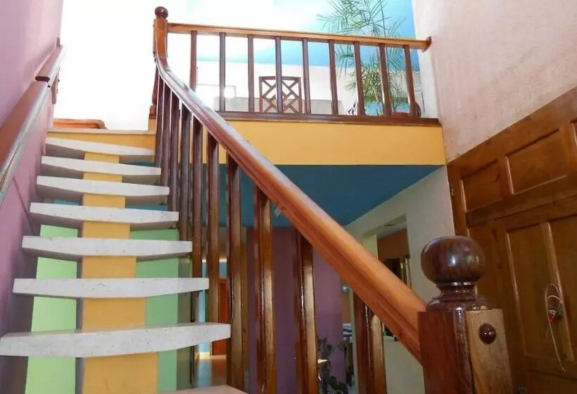 پانسیون Hostal Torre Sur