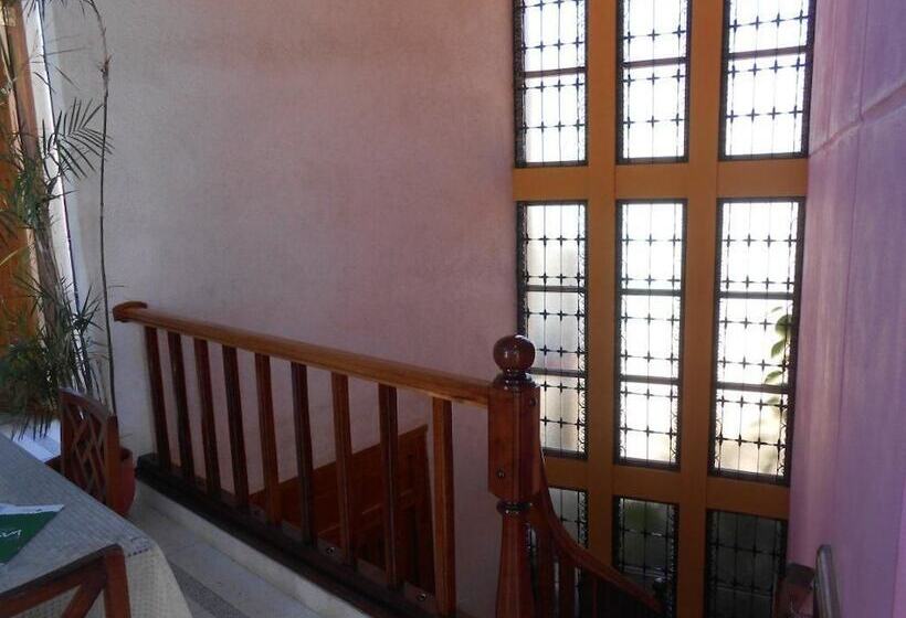 پانسیون Hostal Torre Sur