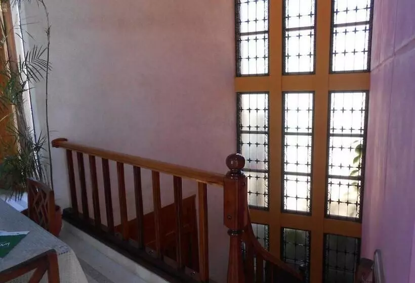 پانسیون Hostal Torre Sur