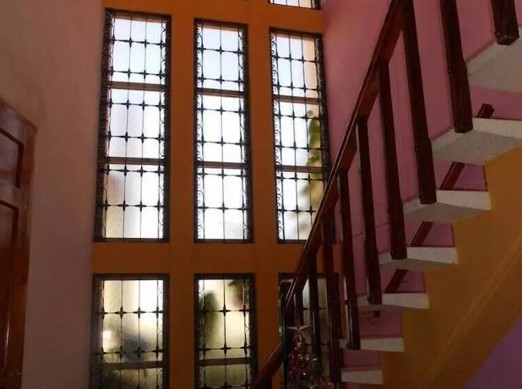 پانسیون Hostal Torre Sur