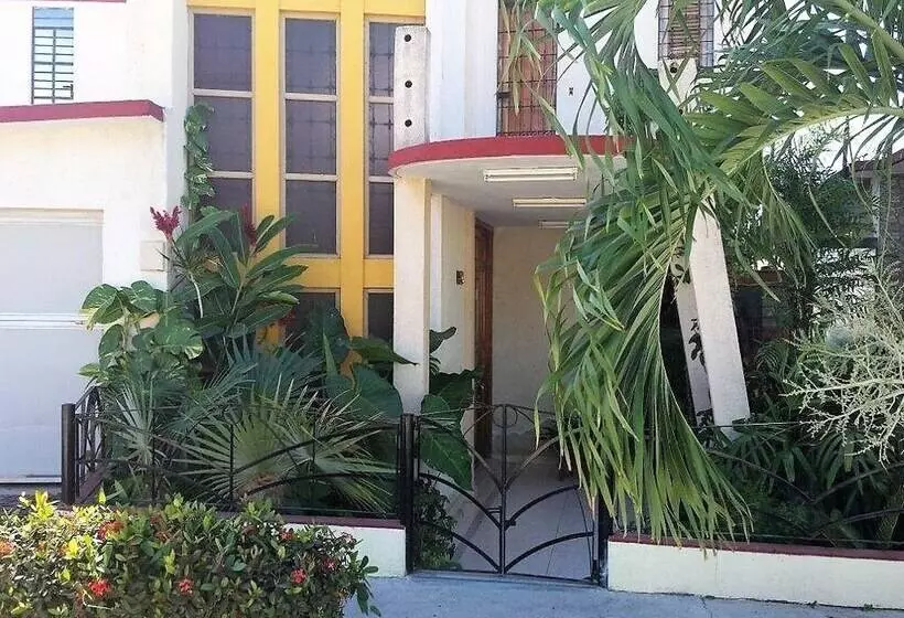 پانسیون Hostal Torre Sur