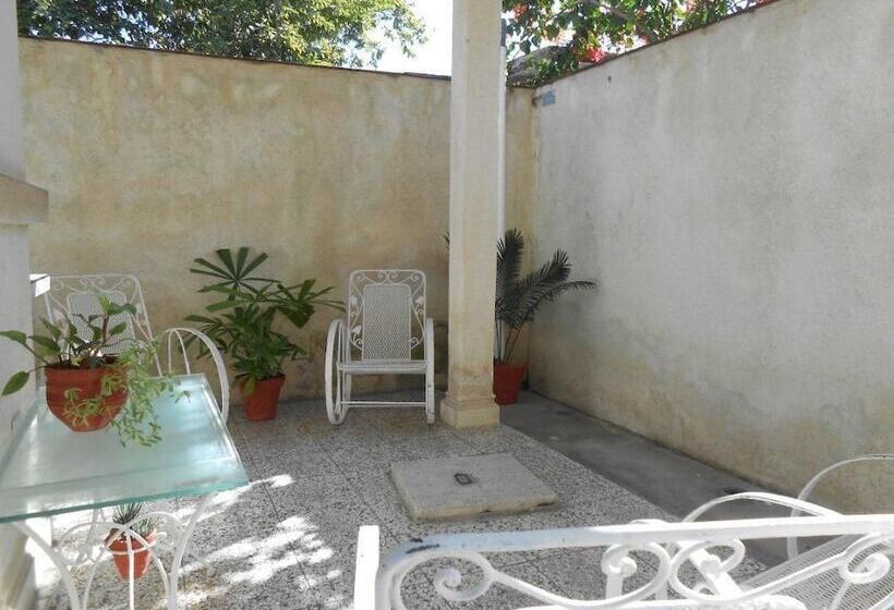 پانسیون Hostal Torre Sur