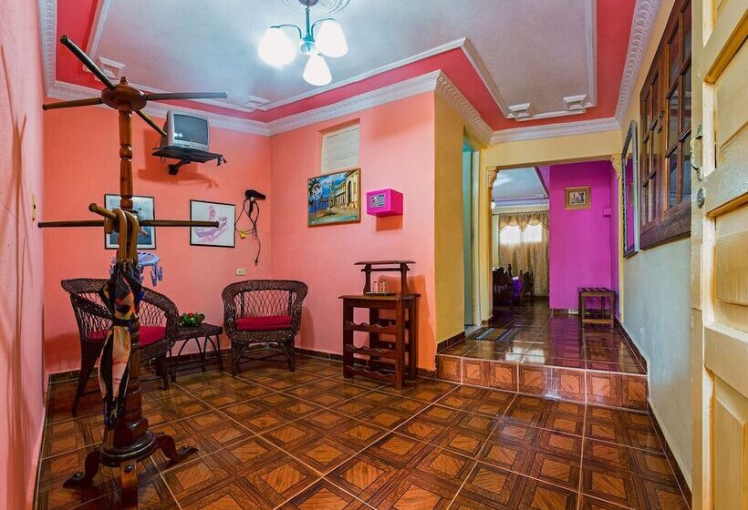 پانسیون Hostal Valmaseda