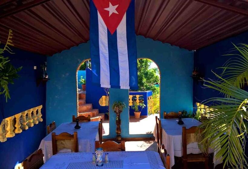 پانسیون Hostal Valmaseda