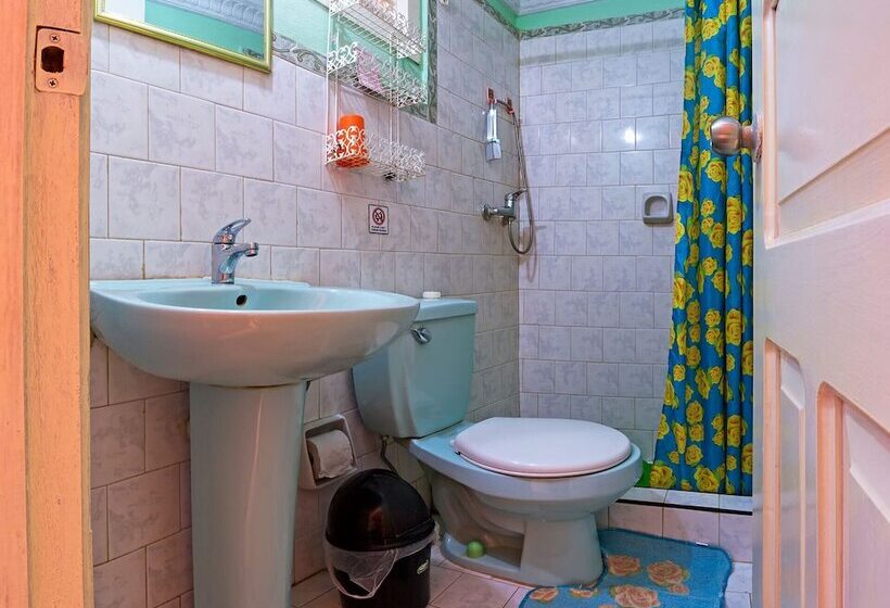 پانسیون Hostal Valmaseda