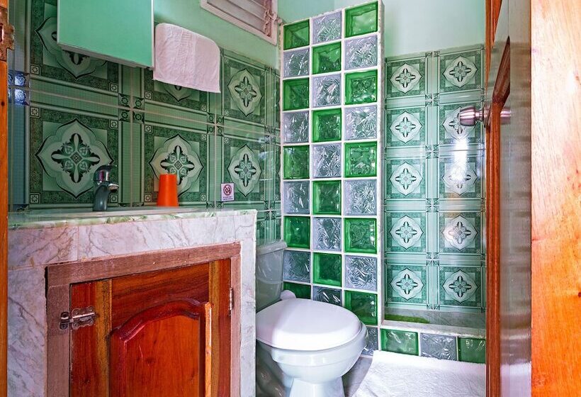 پانسیون Hostal Valmaseda