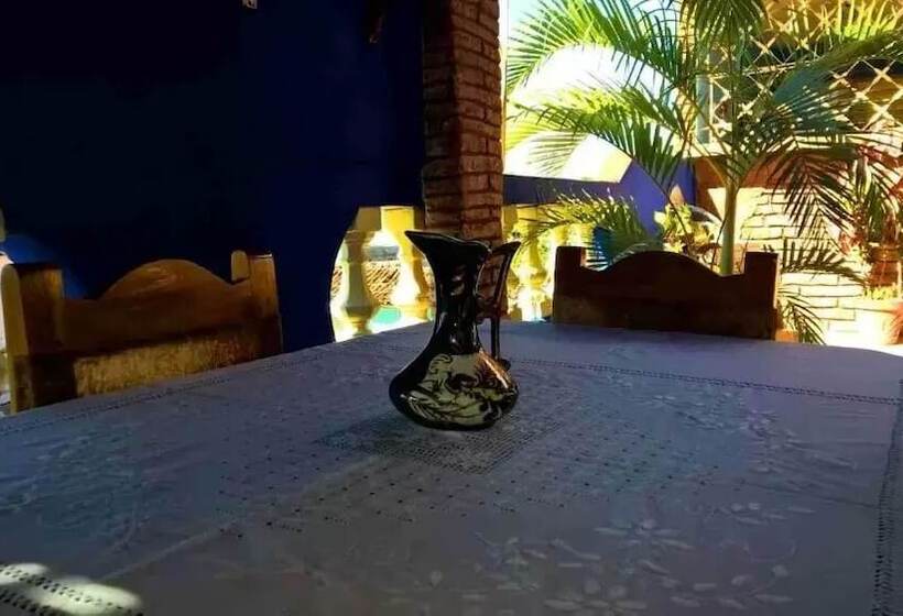 پانسیون Hostal Valmaseda