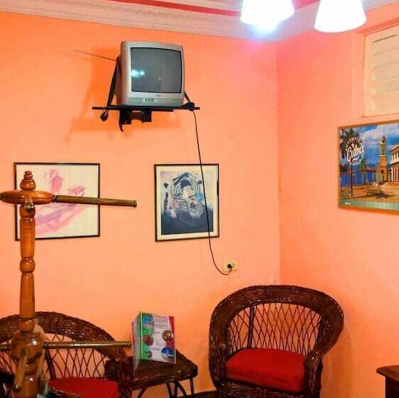 پانسیون Hostal Valmaseda