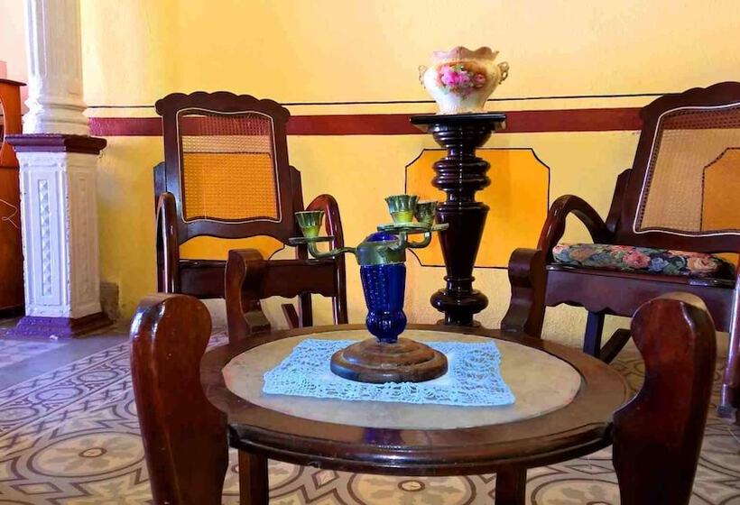 پانسیون Hostal Valmaseda