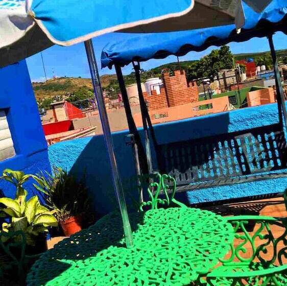 پانسیون Hostal Valmaseda