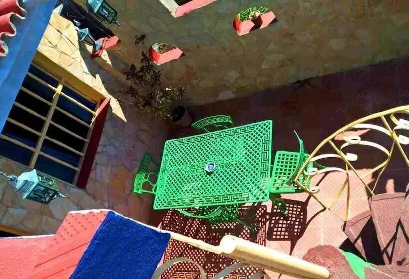 پانسیون Hostal Valmaseda