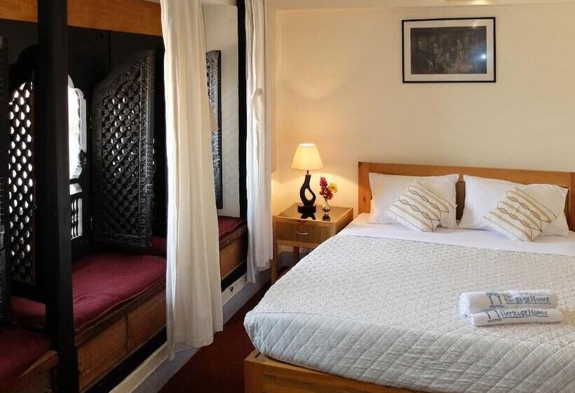 تختخواب و صبحانه Lalit Heritage Home