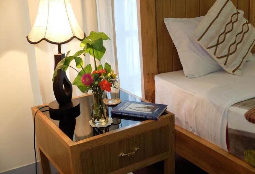 تختخواب و صبحانه Lalit Heritage Home