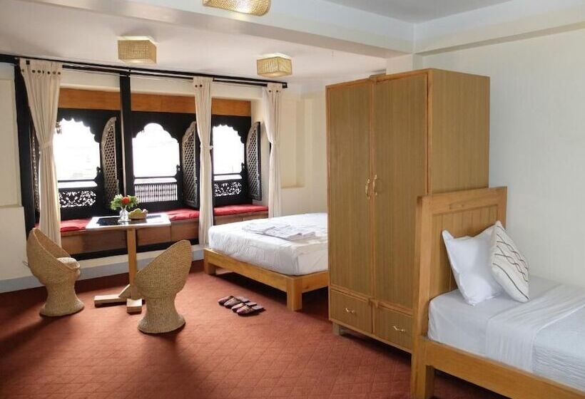 تختخواب و صبحانه Lalit Heritage Home