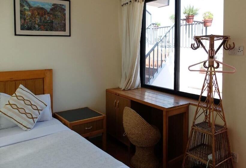 تختخواب و صبحانه Lalit Heritage Home