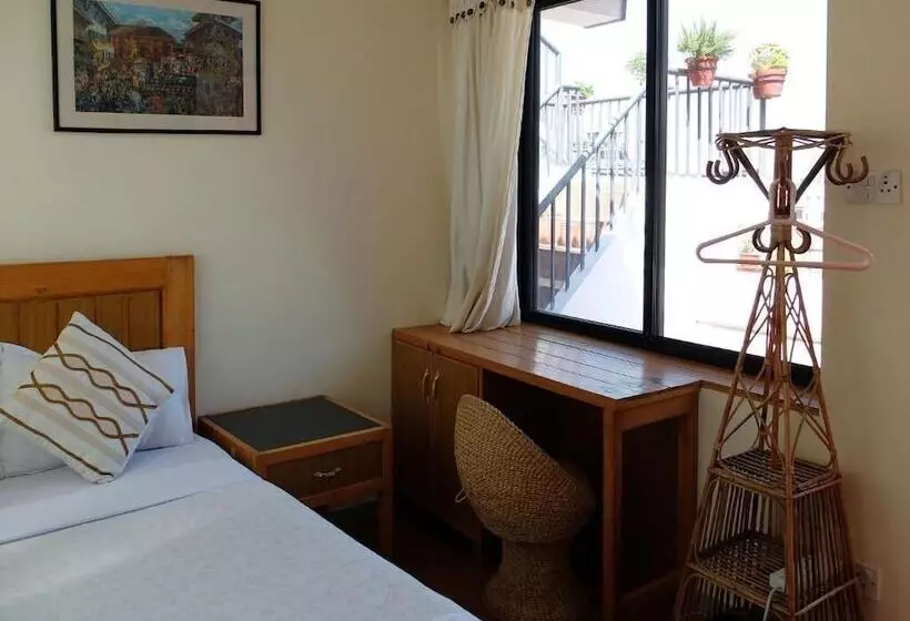 تختخواب و صبحانه Lalit Heritage Home