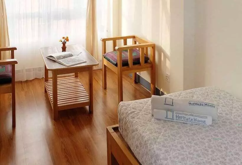 تختخواب و صبحانه Lalit Heritage Home