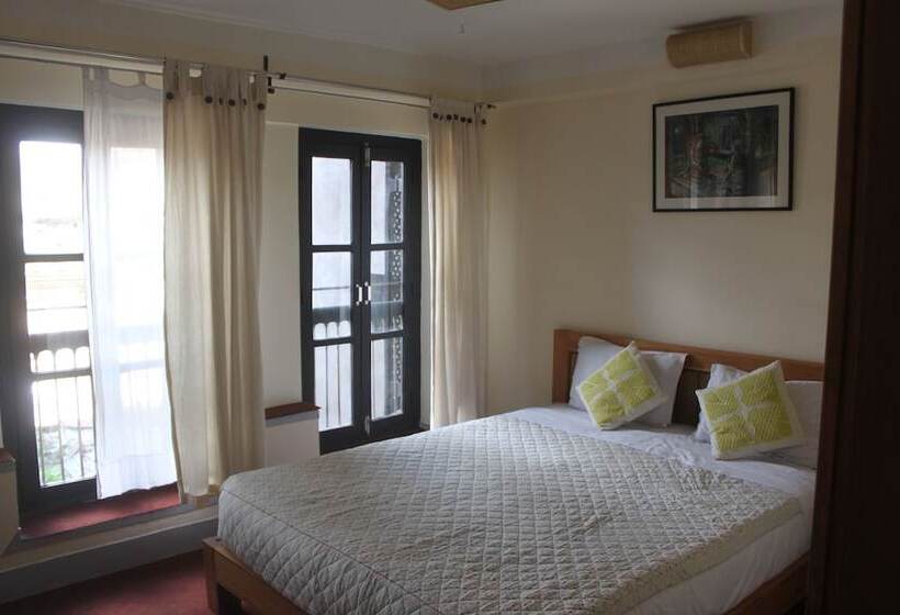 تختخواب و صبحانه Lalit Heritage Home