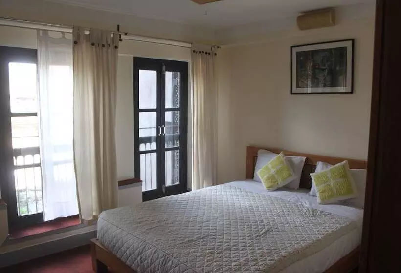 تختخواب و صبحانه Lalit Heritage Home