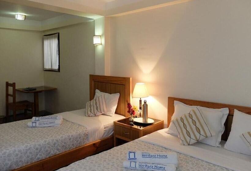 تختخواب و صبحانه Lalit Heritage Home