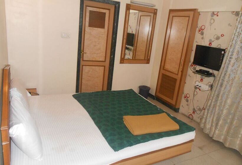 Отель Pooja International