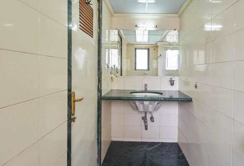 Отель Pooja International