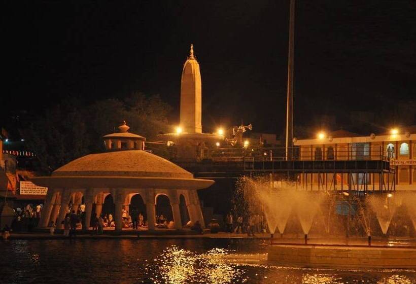 Отель Pooja International