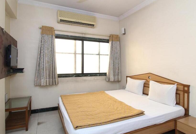 Отель Pooja International