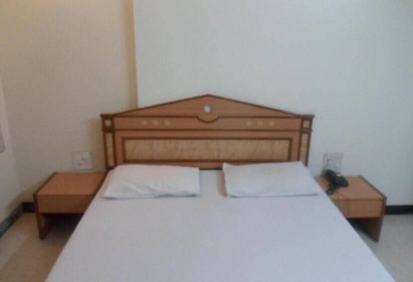 Отель Pooja International