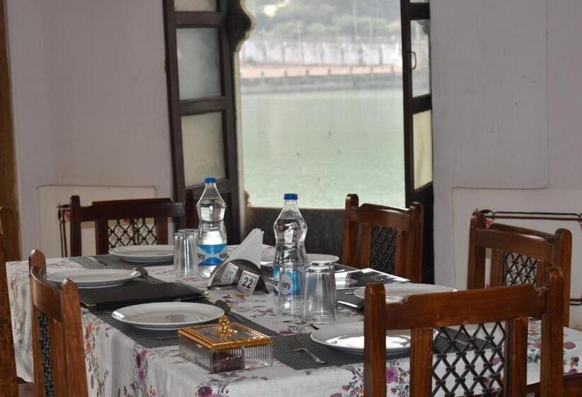 ホテル Nawal Sagar Palace   Bundi