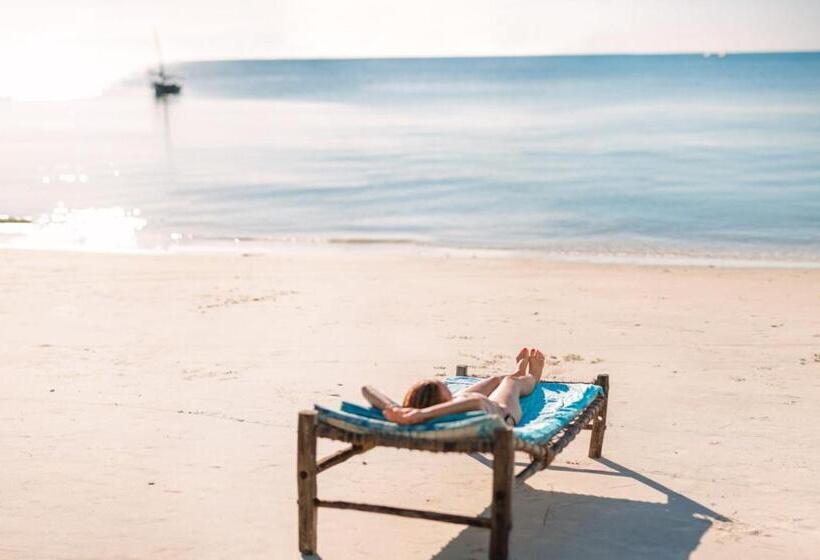 리조트 Butiama Beach Lodge