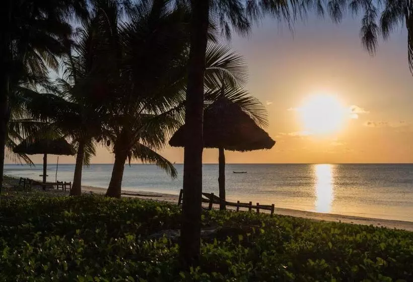 リゾートホテル Butiama Beach Lodge