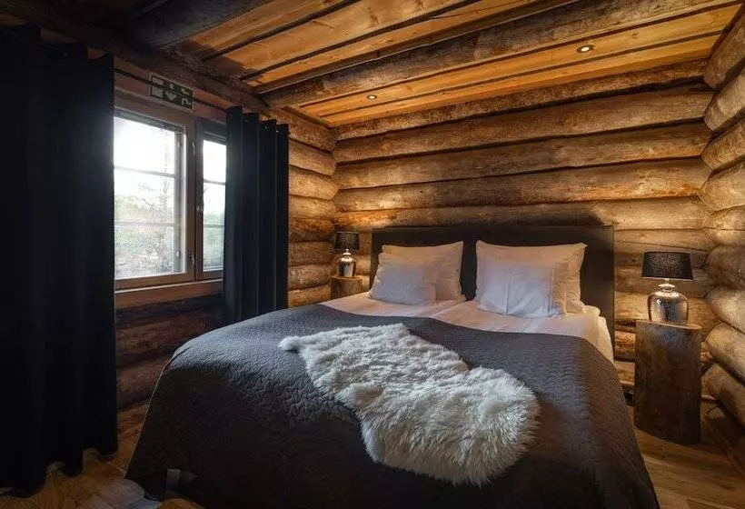 Wilderness Hotel Muotka & Igloos