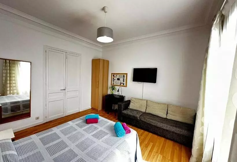 تختخواب و صبحانه Bailen Rooms