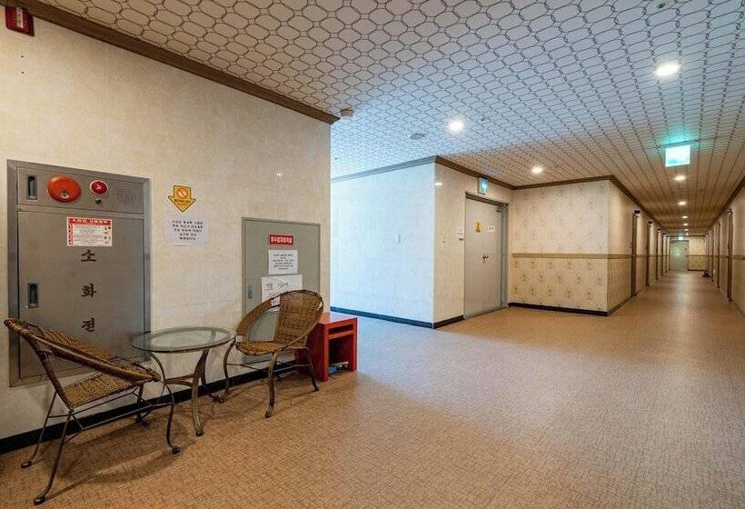 בית מלון כפרי Hongcheon Resortel