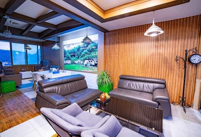 בית מלון כפרי Hongcheon Resortel