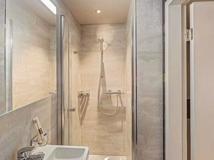 Hotelli Rütli Am Bahnhof Rüti Zh