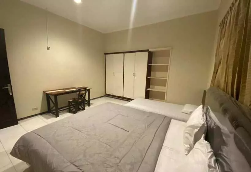 Hotelli Sweet Home Residence Simpang Lima