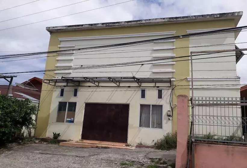 هتل Oyo 94112 Homestay Ananda Luwuk